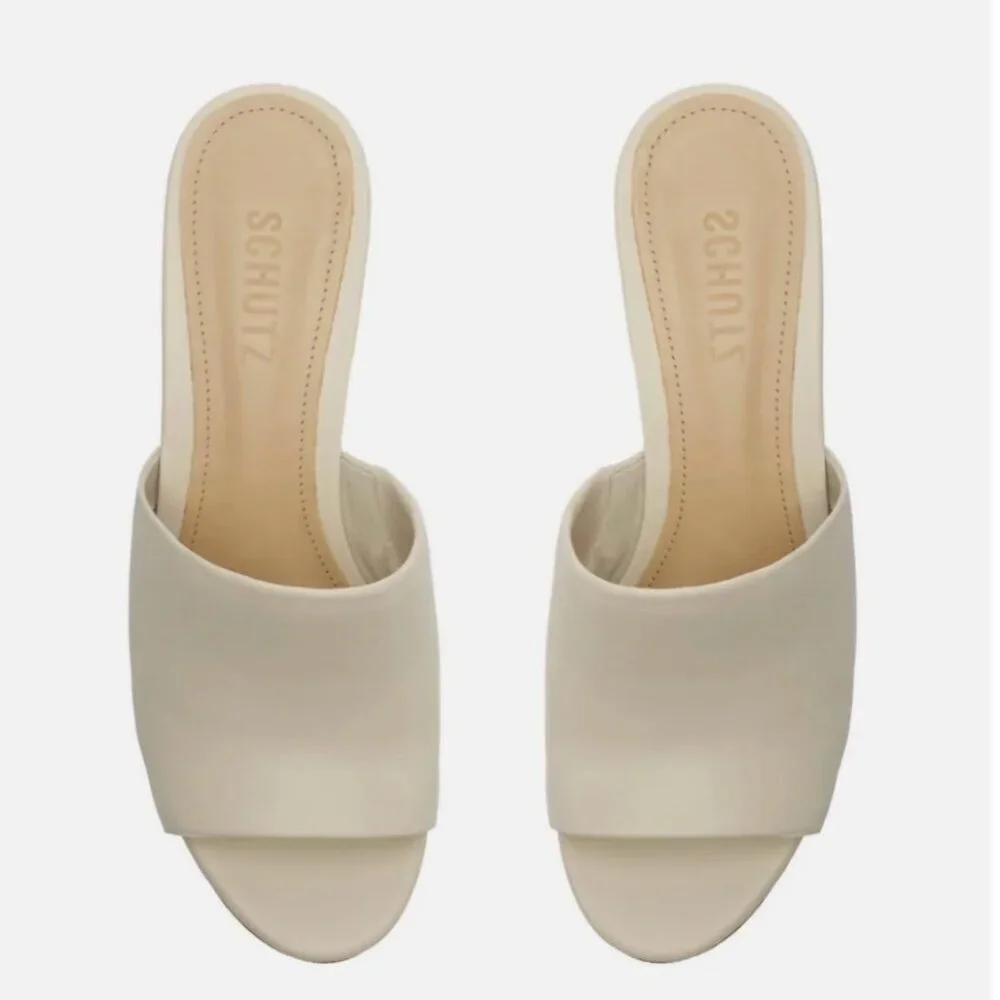 NWT Schutz Dalle Cutout Nubuck Sandal in Pearl, 10